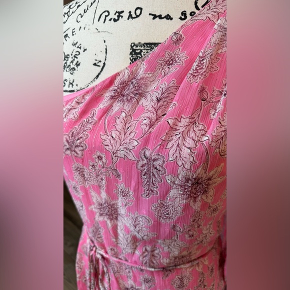 Tayler Elegant Pink Floral One-Shoulder Dress. - Picture 4 of 10